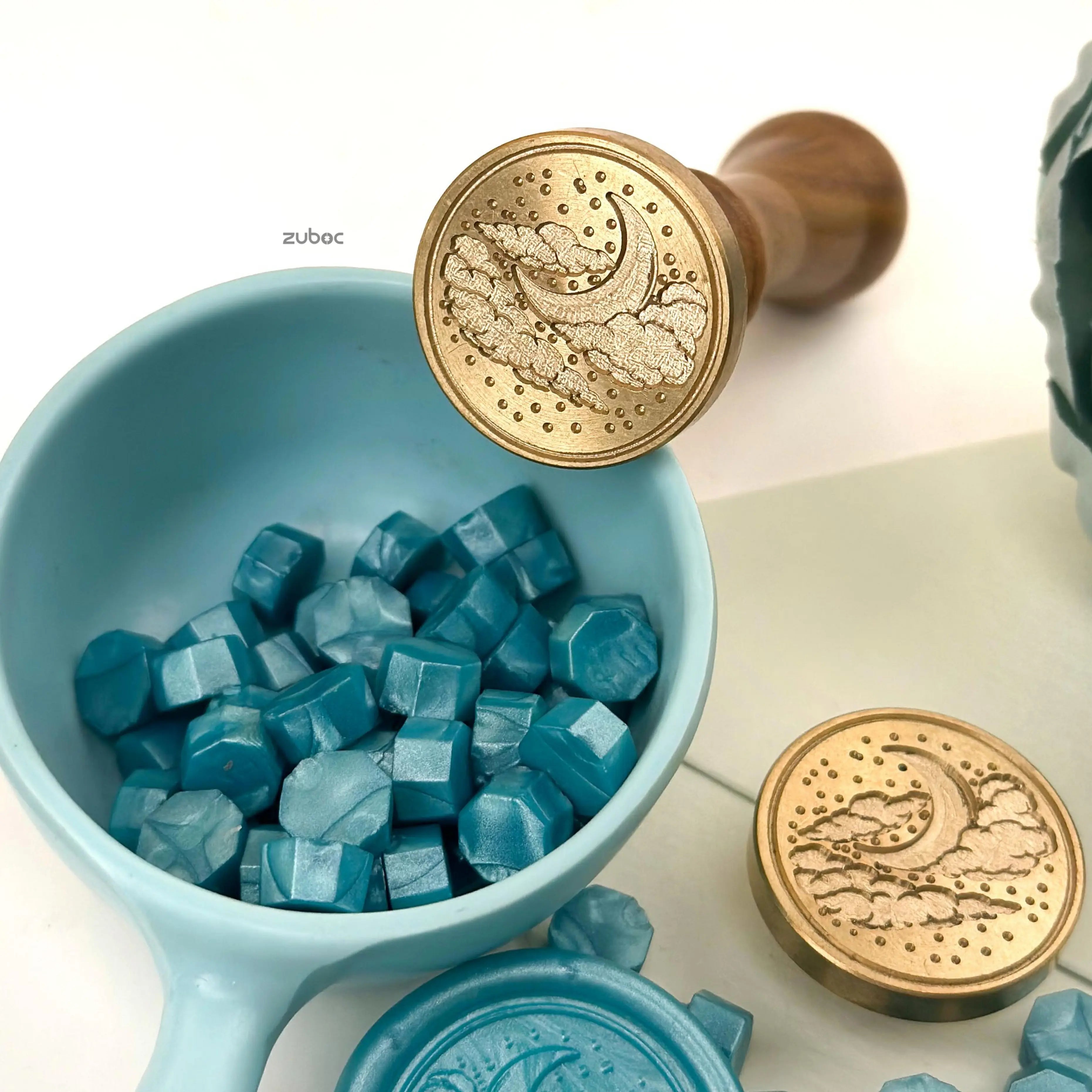 Custom Round Wax Stamp 2cm for elegant gift wrapping and luxury invitations