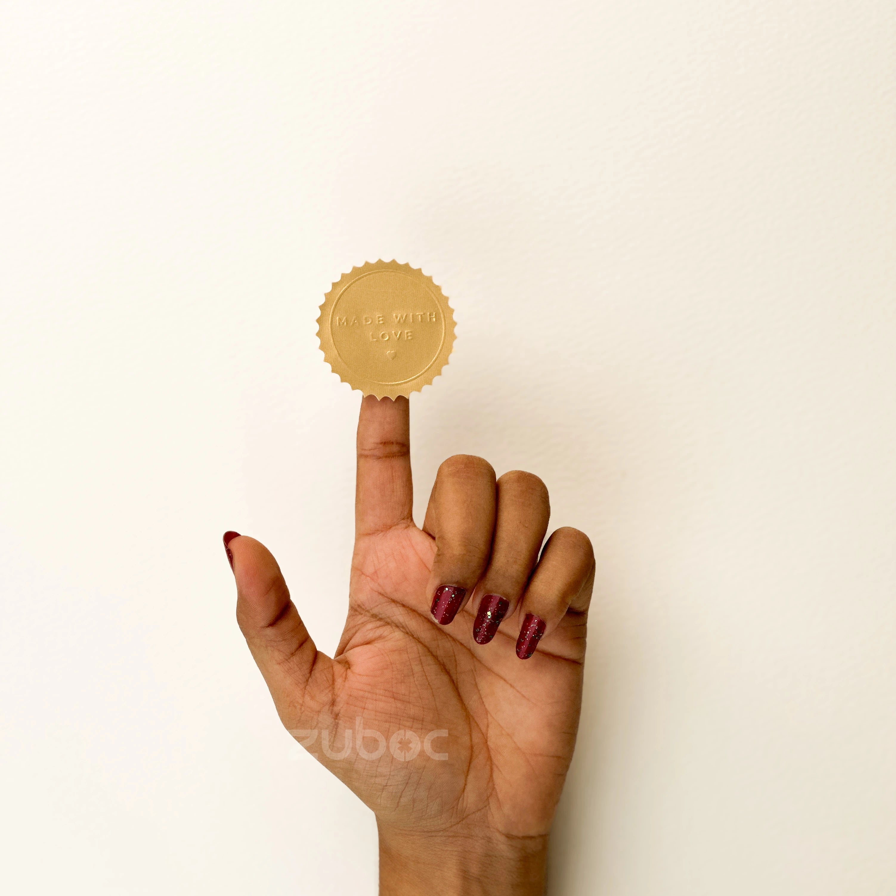 Round gold “Made With Love” stickers – 4 cm embossed seals for corporate gifting and envelopes – Zuboc
