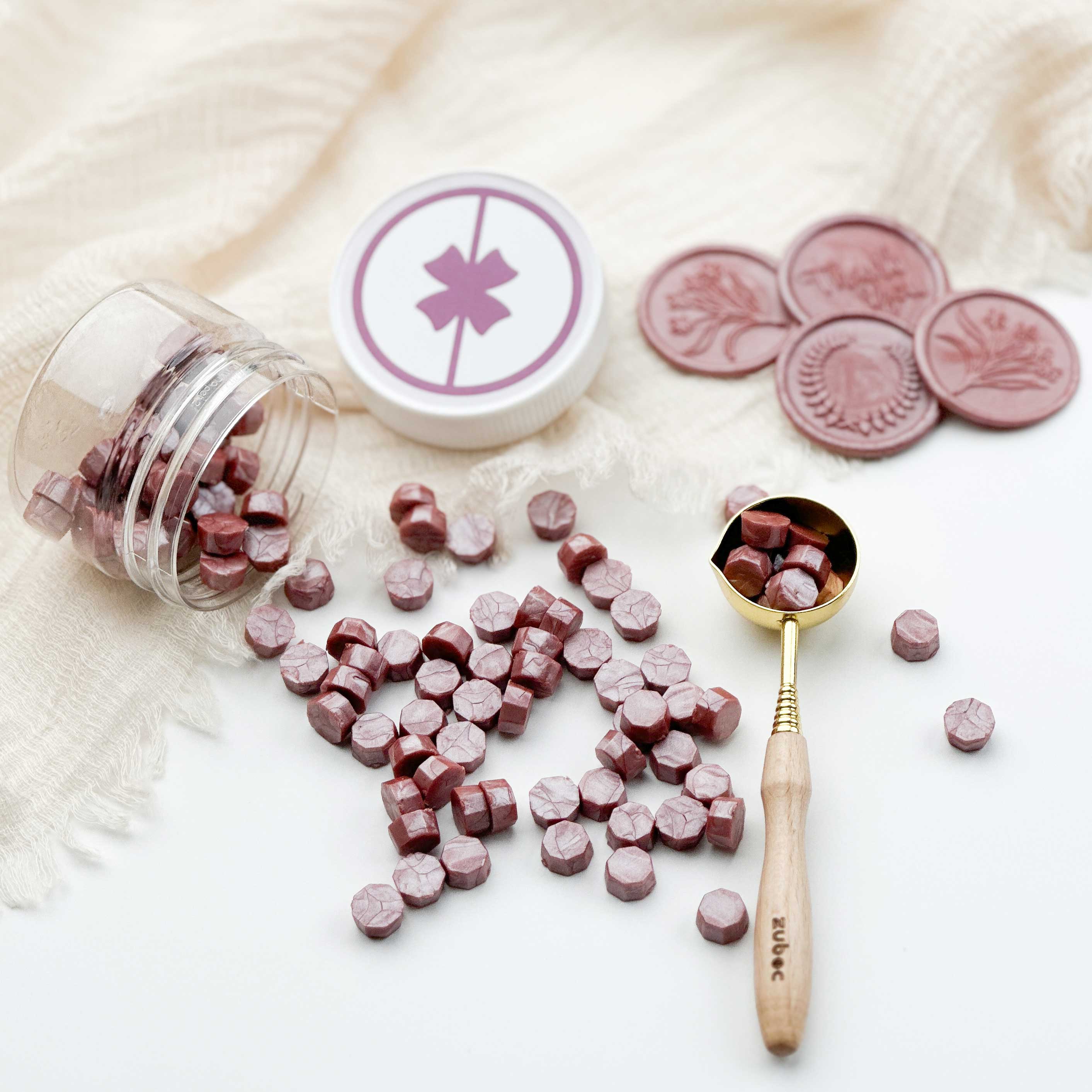A beautiful gift card design can be done with Champagne wax beads